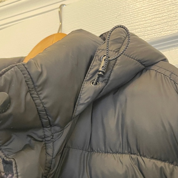 Men's Tommy Hilfiger Classic Black Puffer Jacket With An Attached Hood - Picture 5 of 8